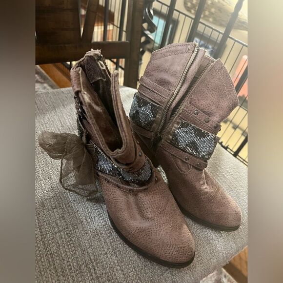 Gorgeous Not Rated size 6 cowgirl booties - Picture 2 of 7